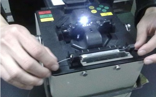 光纜和光纖有什么區(qū)別 光纜和光纖有什么區(qū)別