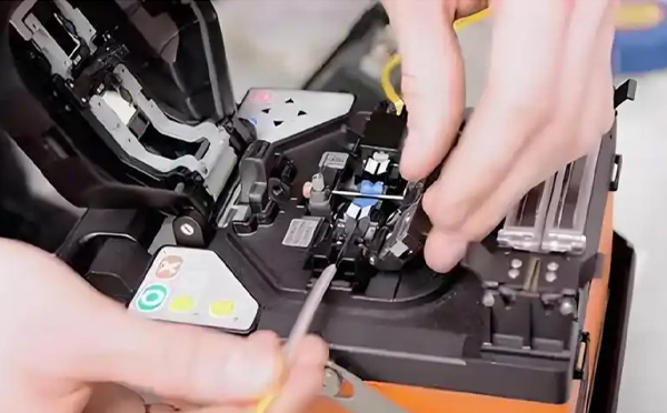 10月份光纖熔接作業(yè)富龍光纖通信參與多地通信網(wǎng)絡(luò)維護項目 10月份光纖熔接作業(yè)富龍光纖通信參與多地通信網(wǎng)絡(luò)維護項目